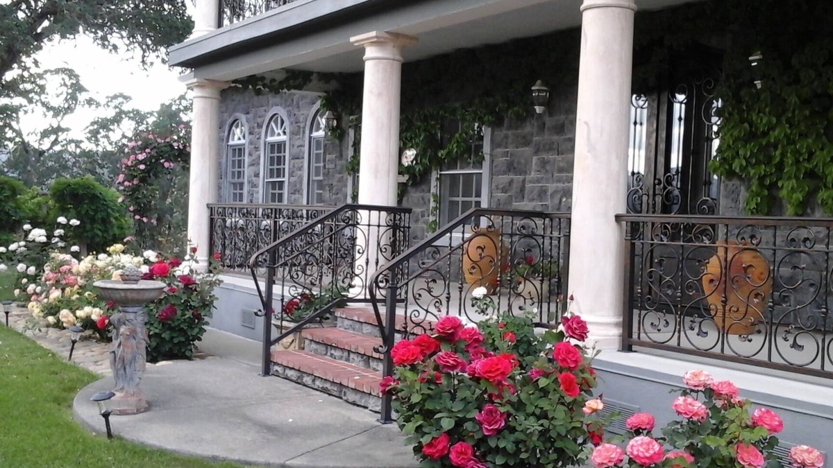 Pope Valley Villa | Wine Country Secluded Tuscany Villa