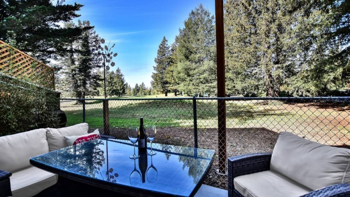 Rohnert Park Condo | Wine Country Townhouse with Golf Course View!