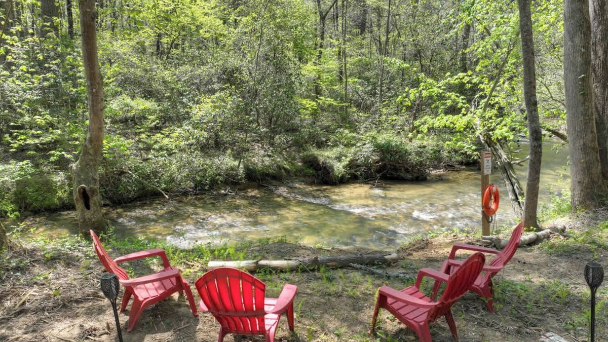 Ellijay Cabin | Wine Down at Clear Creek | Free Night Offer!