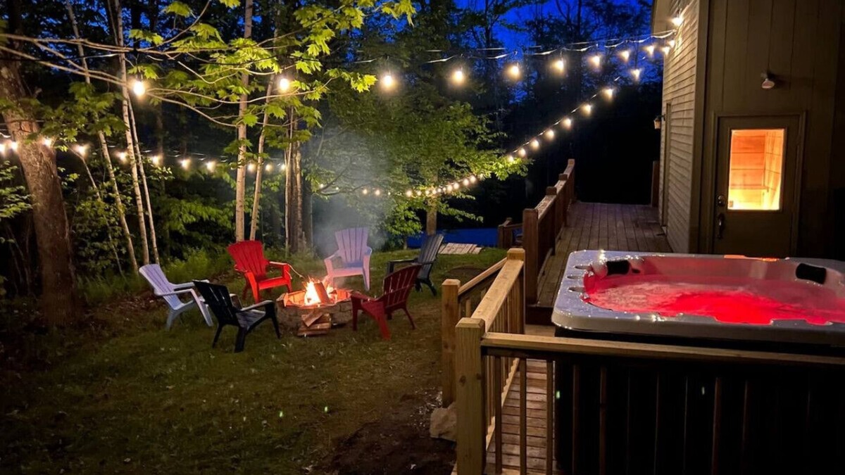 West Dover Ski Chalet | Wine Moose Hot tub Fireplace Sauna 9min to Mt Snow