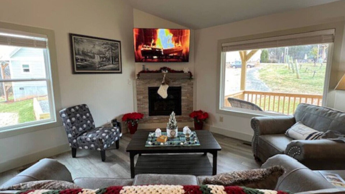 State Road Cottage | Wine Way - Two Bedroom Cottage