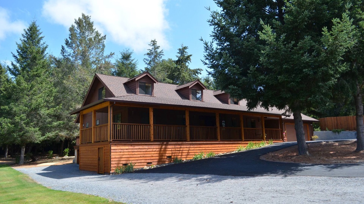 Graton House | WineBerry Lodge, Gourmet In/Outdoor Kitchens, Spa