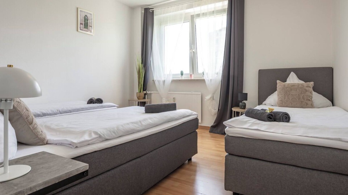 Roter Berg Apartment | Winedesign Boxspring 7 Personen Erfurt