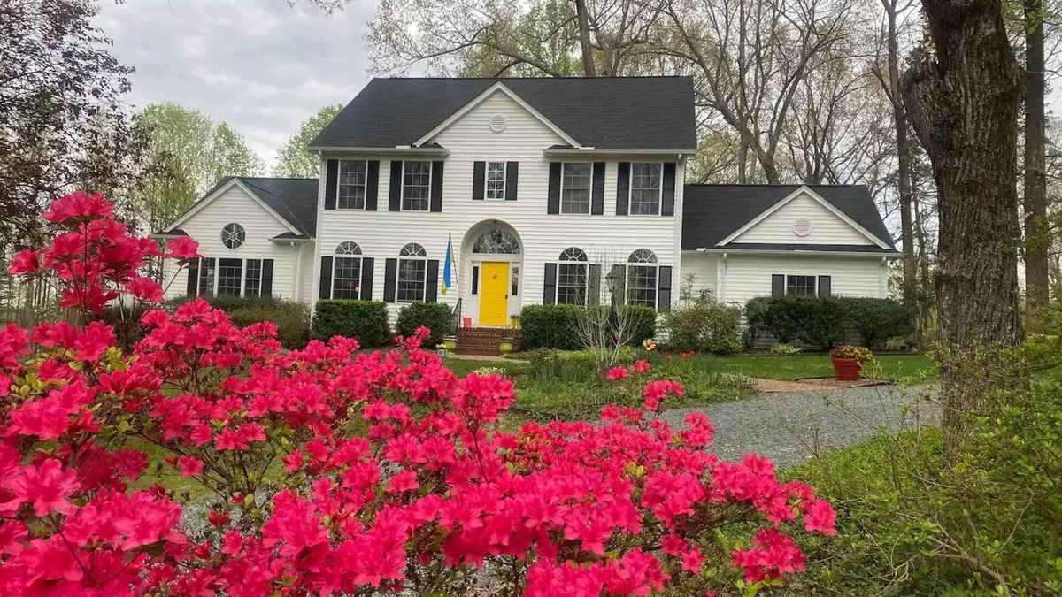 Batesville House | Winery, Breweries w/hot tub & firepit
