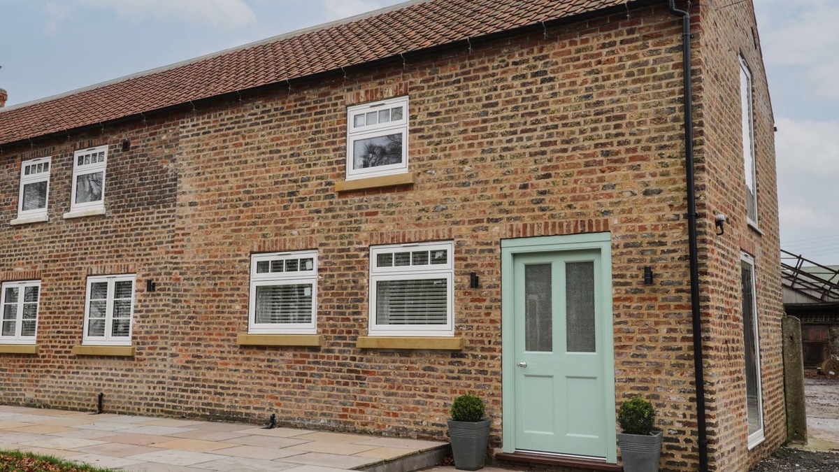 Goodmanham Cottage | WINNIE'S STABLE, romantic, with a garden in Market Weighton