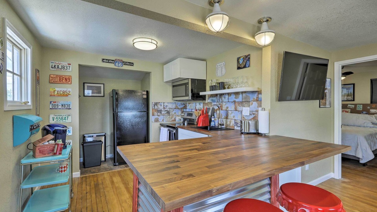 Winslow Apartment | Winslow Apartment w/Jacuzzi, Deck & Grill Access!