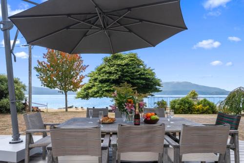 Lake Tarawera House | Winstone Cottage - Waterfront Lake Tarawera Home