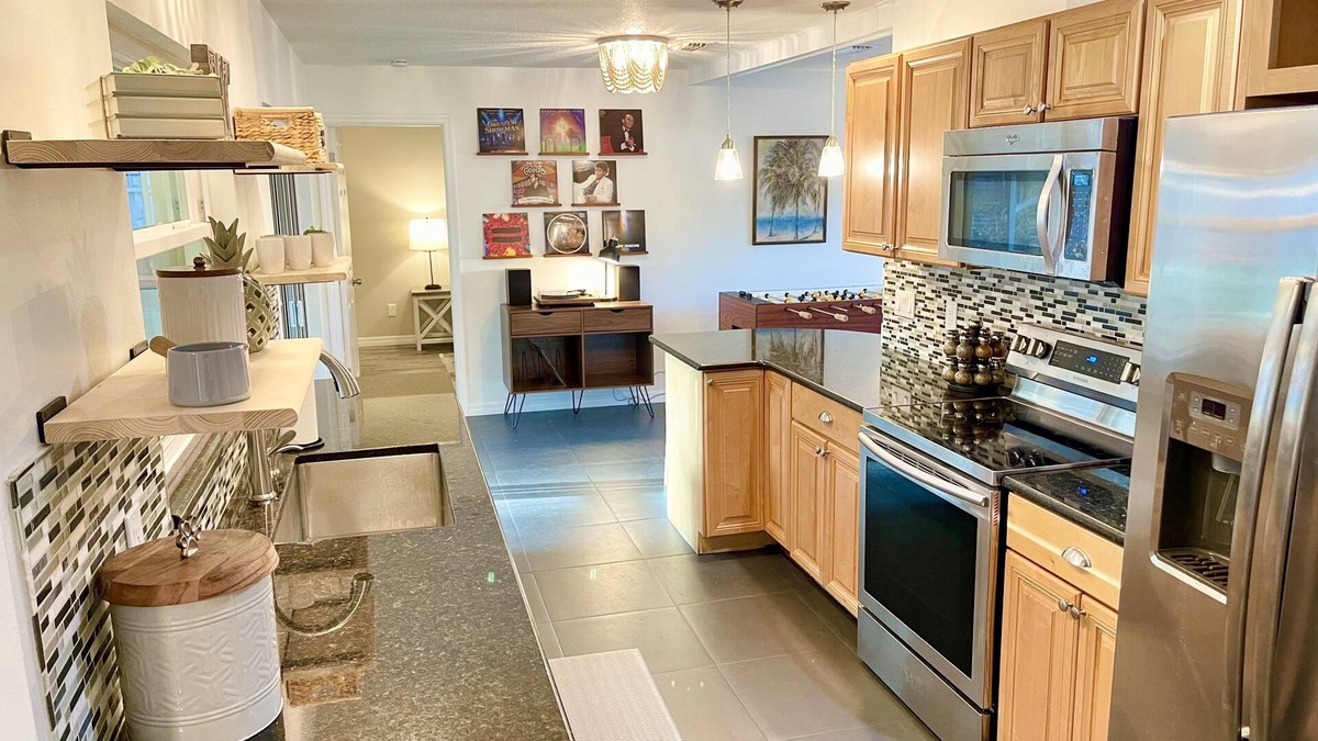 Goldenrod House | Winter Park Citrus Escape; sleeps 8, relaxing pool, family & pet friendly