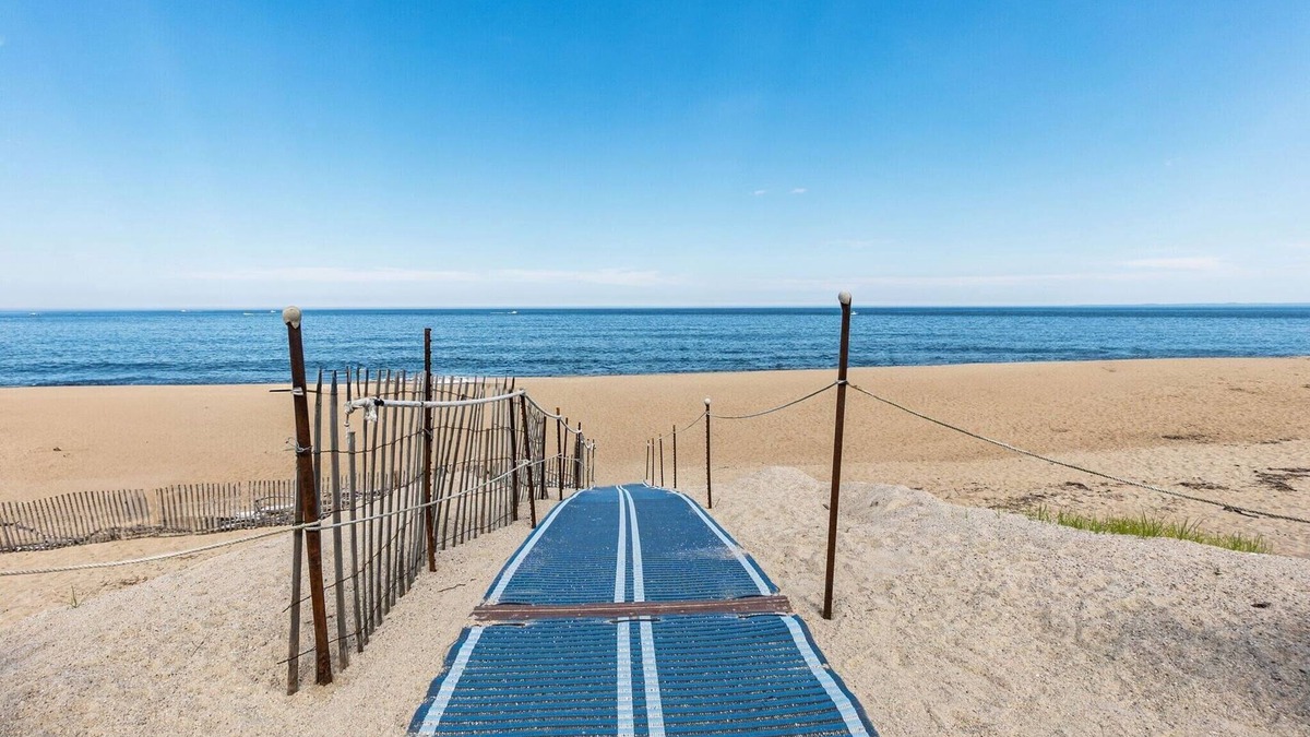 Newbury Cottage | WINTER RENTALS NOW ACCEPTED! Summer Cottage Fun! Minutes from the Beach