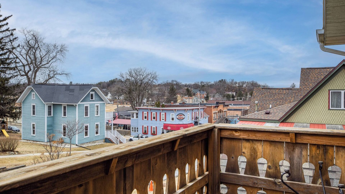 New Glarus House | Winter Special w/Indoor Parking in Unique New Glarus, see details below.