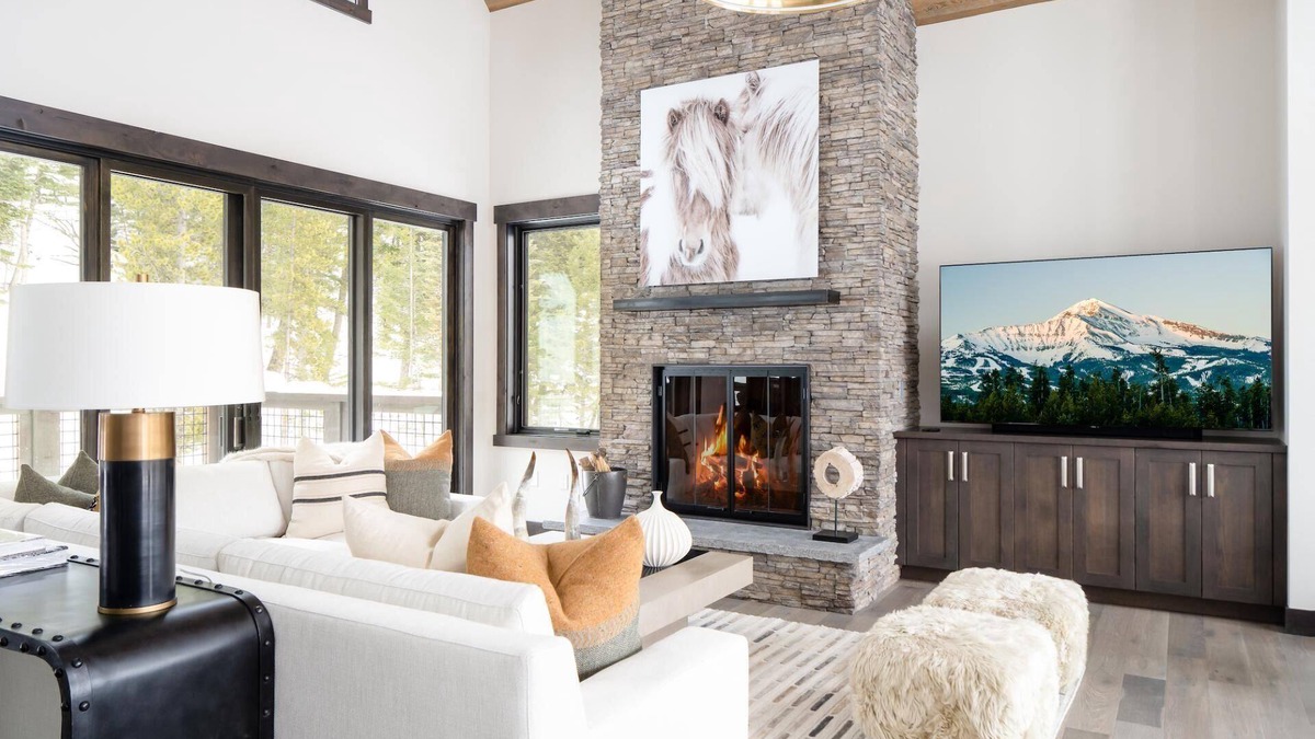 Spanish Peaks House | Winter Stays! Luxury, Ski-In Ski-Out Mountain Cabin! Game Room! Hot Tub!