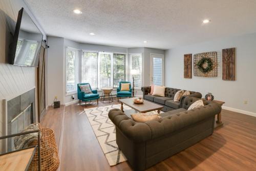 Roseland Apartment | Wintergreen Resort Condo with Deck Ski, Hike, Shops