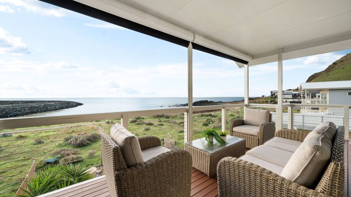 Wirrina Cove House | Wirrina Waters Stunning Horizons with Hot Tub
