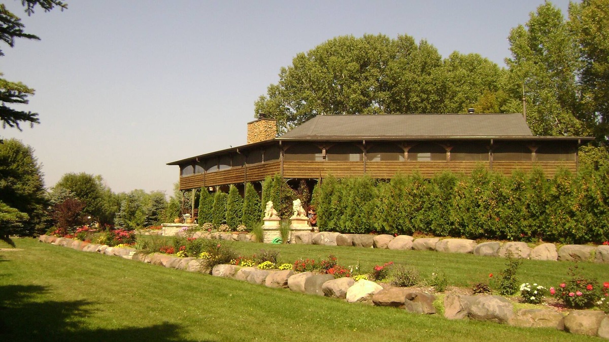Fox Lake Cabin | Wisconsin lakefront vacation rental, pontoon boat pet friendly Lake House