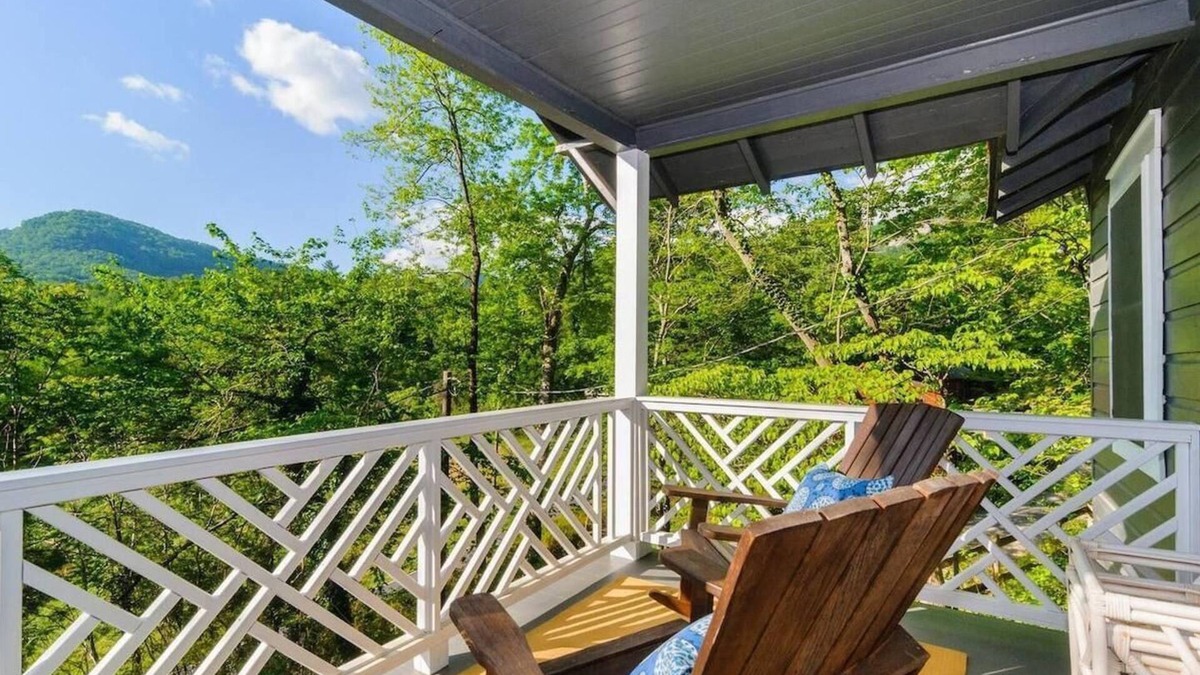 Lake Lure House | Wish Upon the Mtn: Lake Lure + Hot Tub + Views!