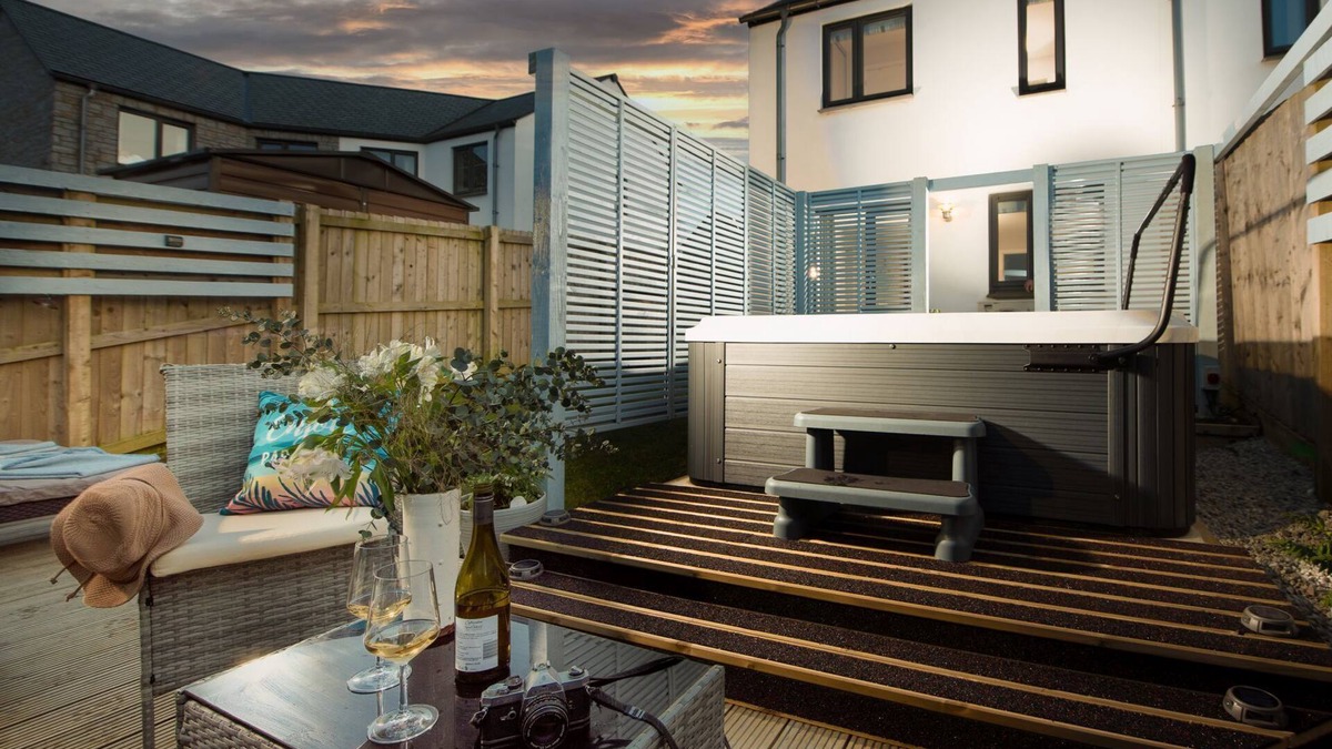 Crantock House | Wish You Were Here - A two-bedroom house with an enclosed garden, hot tub and open plan living just