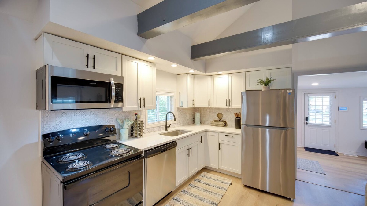 Erie Cottage | 'wishin & Fishin' Walkable Erie Home By the Beach!