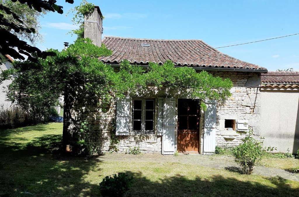 Les Adjots House | Wisteria Cottage