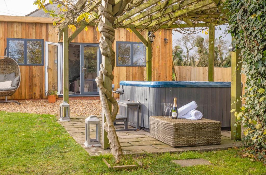 Upton Cheyney House | Wisteria View with hottub & cabin sleeps 20