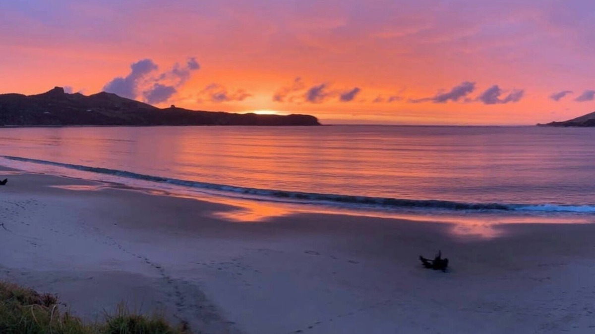 Omapere House | WISTFUL ON WAIANGA. GOLDEN HOKIANGA SANDS. SUN DRENCHED BEACHFRONT HOLIDAYS.