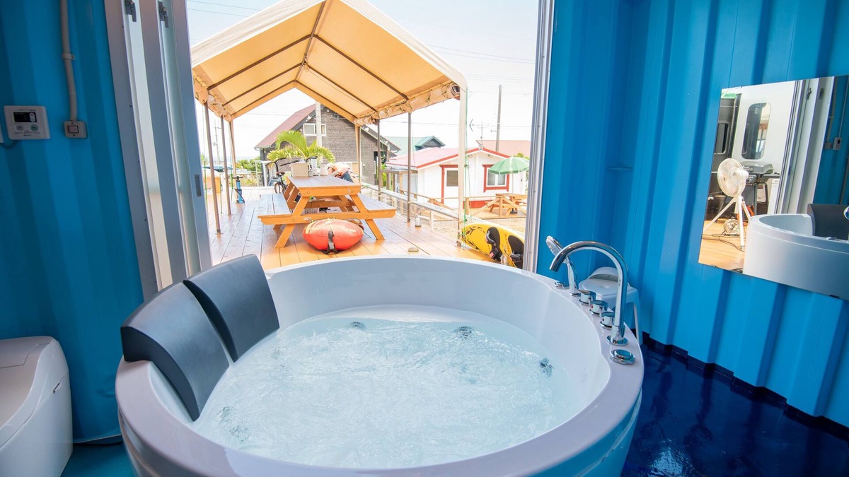 Shoshi House | With car! Pet friendly! SUP, snorkeling, bicycles, BBQ, Jacuzzi.! Trailer house!
