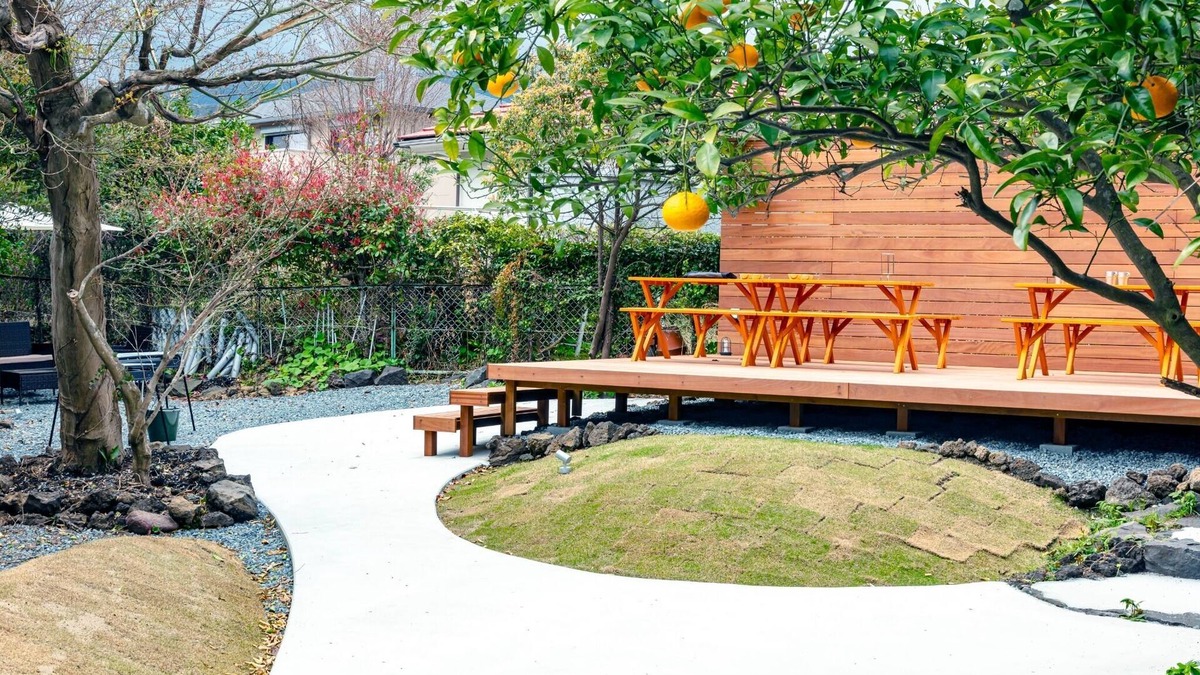 Yawatano House | With natural hot spring A modern villa where you/Ito Shizuoka