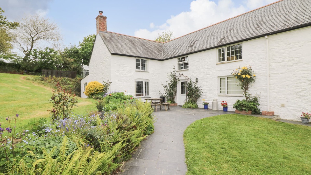 Helford Passage Cottage | WITHAN FARM WING, family friendly, with open fire in Manaccan