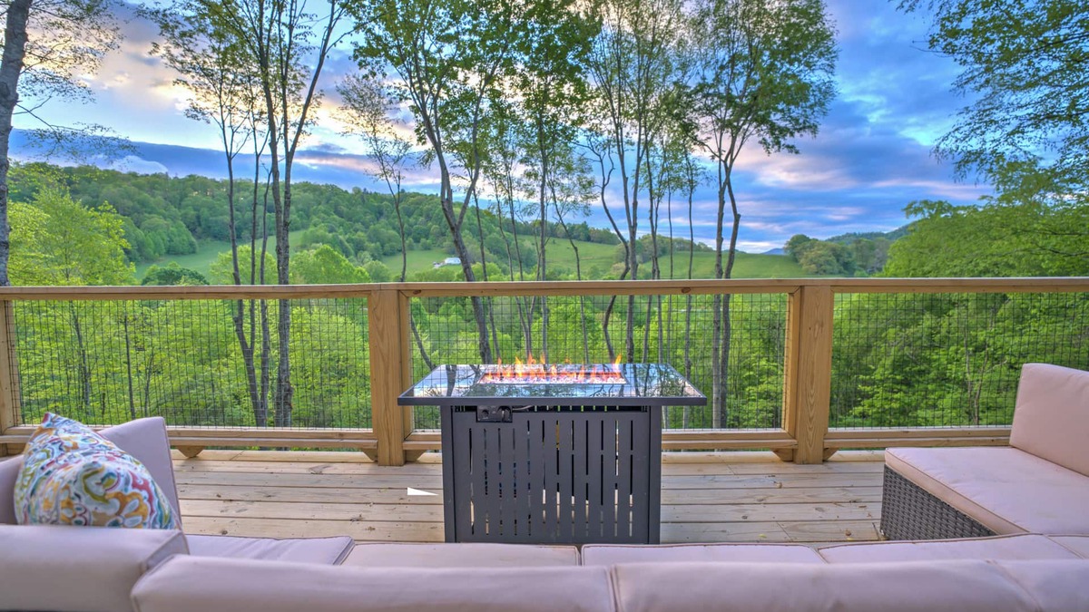 Heavens Holler Ski Chalet | WNC Fall Retreat Views, Hot Tub + Game Room
