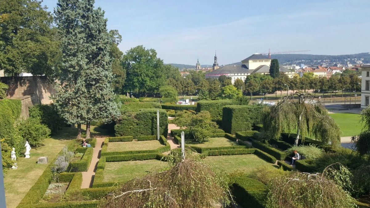 Saarbruecken Apartment | Wohnen mit Stil und Flair am Schloss - Ruhig und Doch Zentral