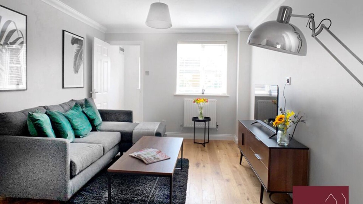 Wokingham Apartment | Wokingham, 2 Bedroom Flat - Private Entrance