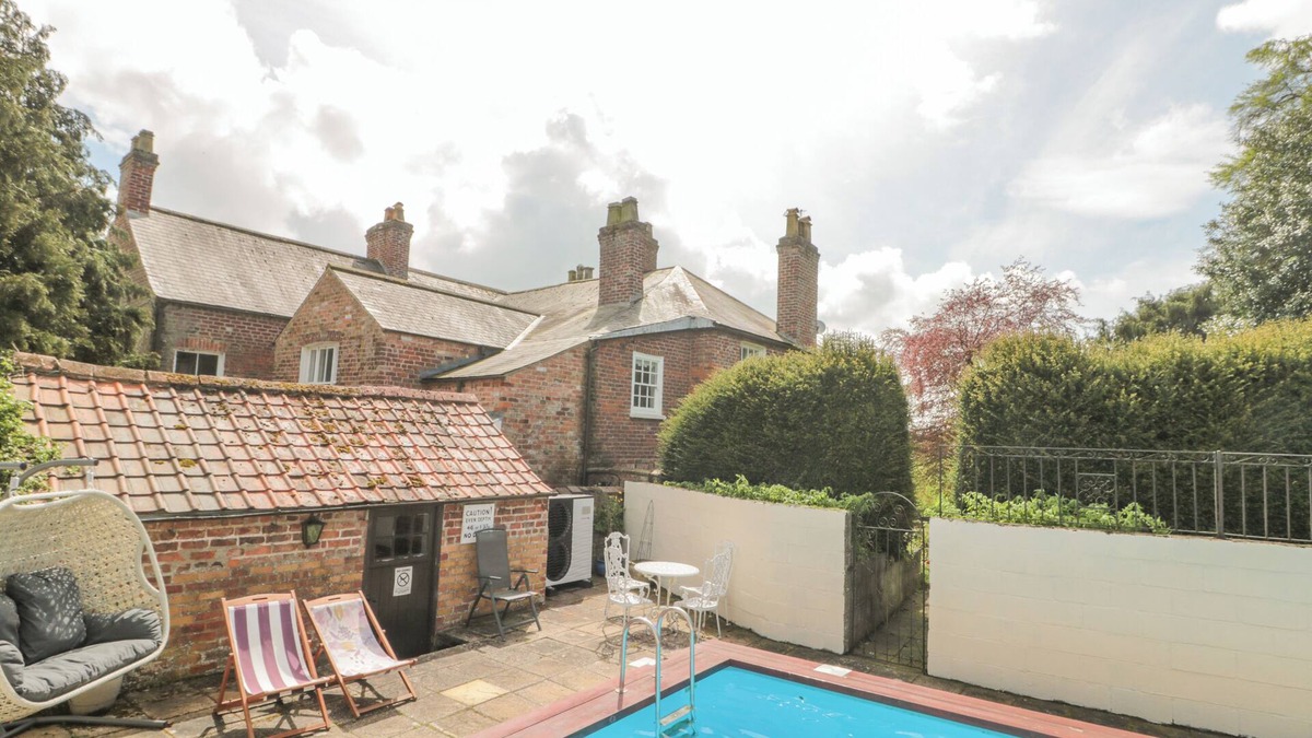 North Dalton Cottage | WOLDS WAY, pet friendly, character holiday cottage in Great Driffield