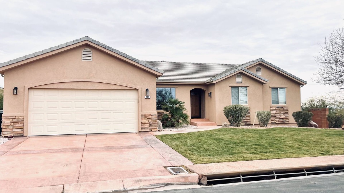 Mesquite House | Wolf Creek Escape Mesquite Vacation Rental: 5 Bedroom Home with Plenty of Space for Everyone and $510 in free daily activities