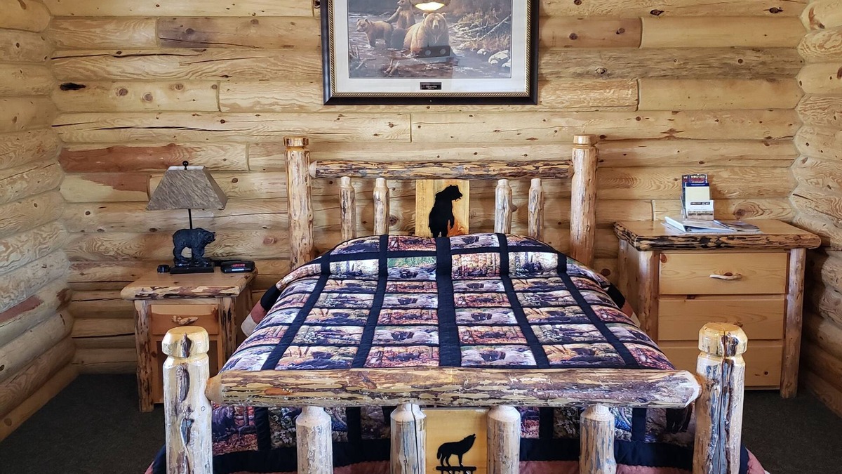 Etna Hotel | Wolf Den Log Cabin Motel and RV Park