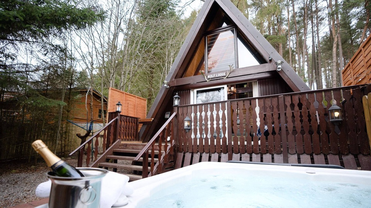 Carrbridge Cabin | Wolf Lodge - a lodge that sleeps 4 guests in 2 bedrooms