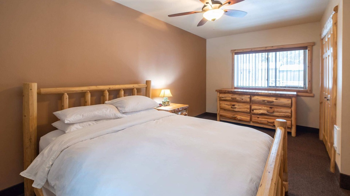 Indian River House | Wolf Lodge at The Totem Lodges