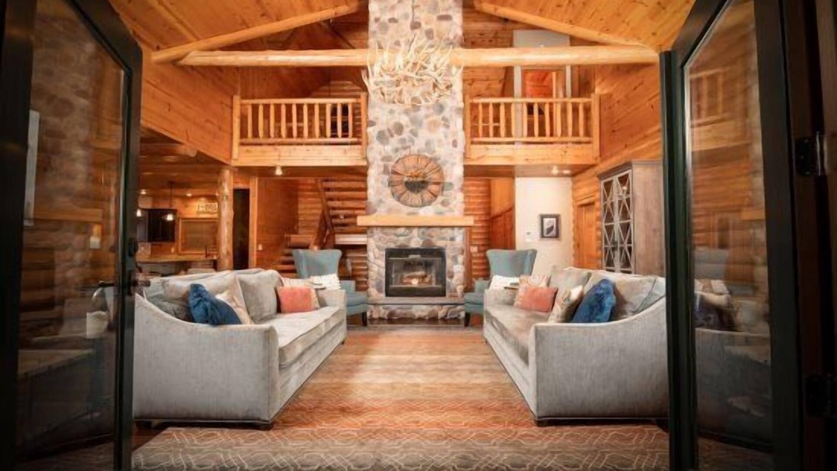 Nekoosa House | Wolf Lodge overlooking Lake Petenwell Fireplace, Firepit, Full Arcade.
