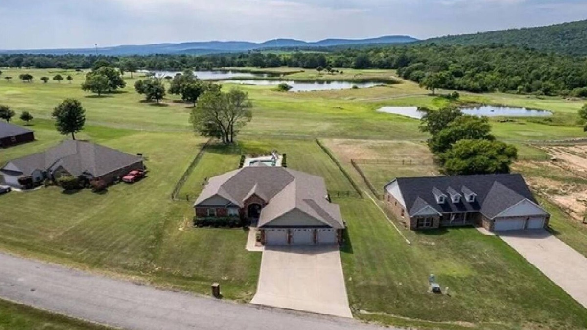 Summerfield House | Wolf Mountain Escape!