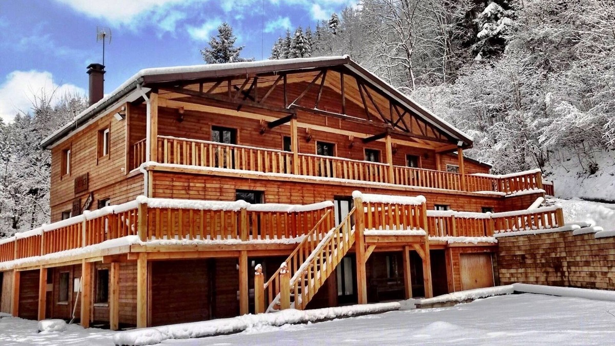 Travexin Ski Chalet | Wolf sanctuary