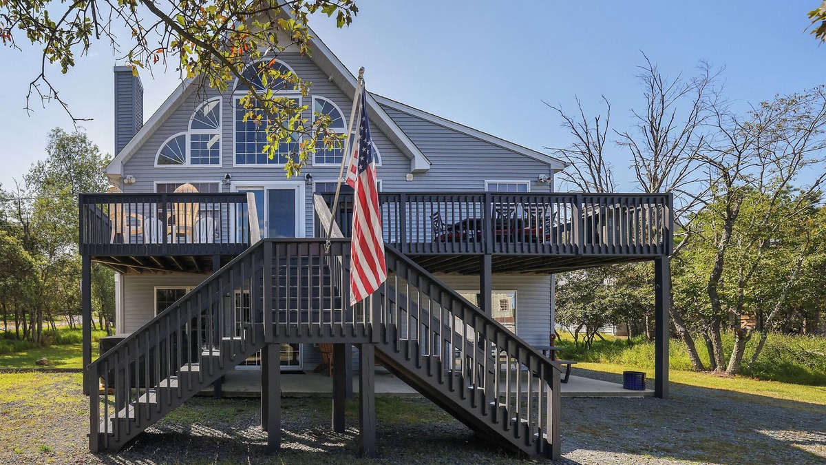 Albrightsville Ski Chalet | WolfRun Lake View Chalet, 200 feet from Lake, Hottub