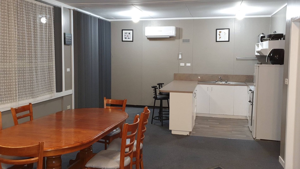 Claude Road Cottage | Wombat 3 Bedroom Cottage