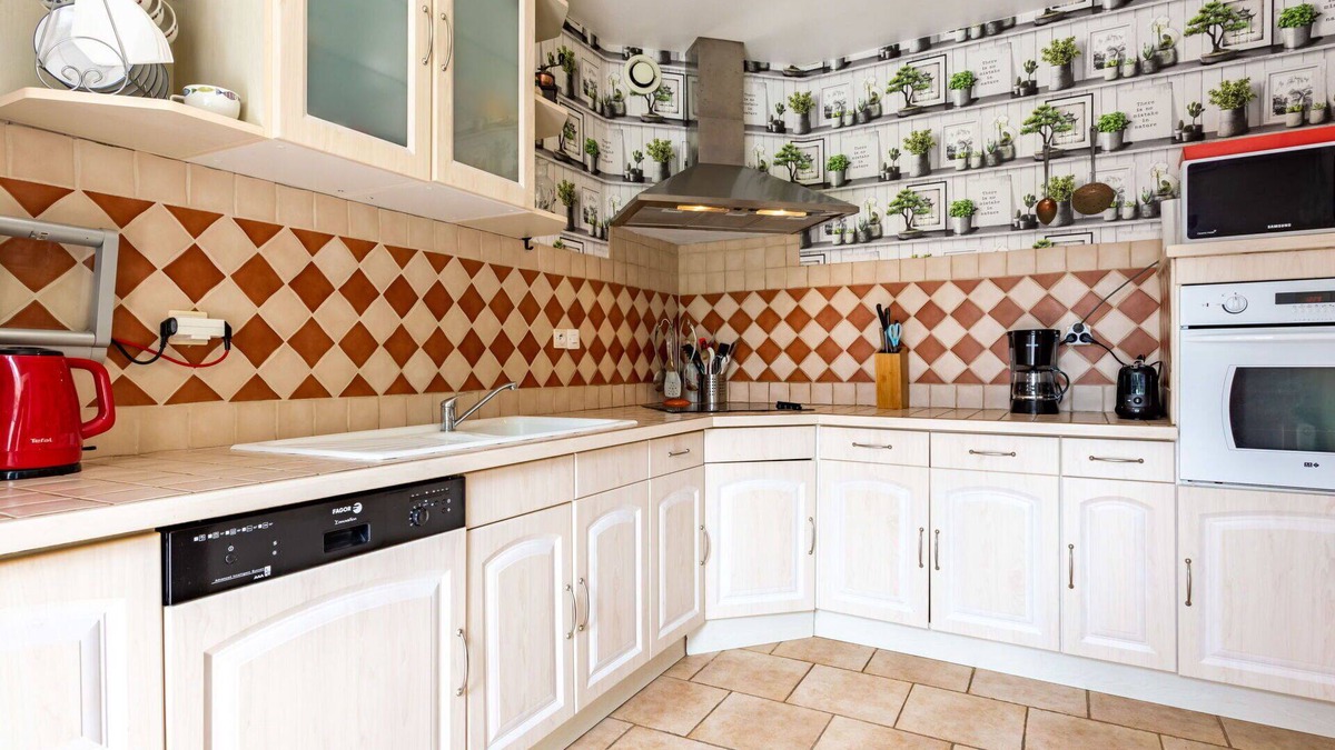 Bolleville House | Wonderful private villa for 6 guests with WIFI, TV, terrace, pets allowed and parking