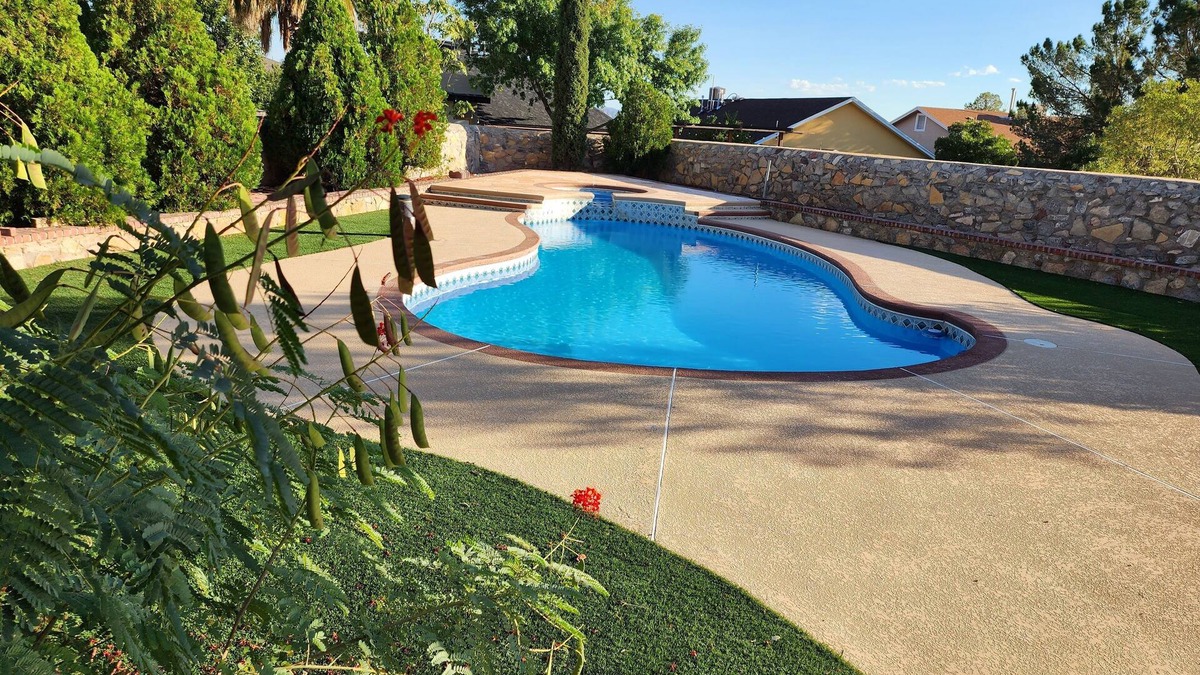El Paso House | Wonder VIP House. Heated pool and Jacuzzi all year round