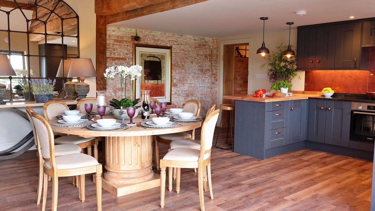 Quedgeley House | Wonderful villa for 6 guests with WIFI, terrace and pets allowed
