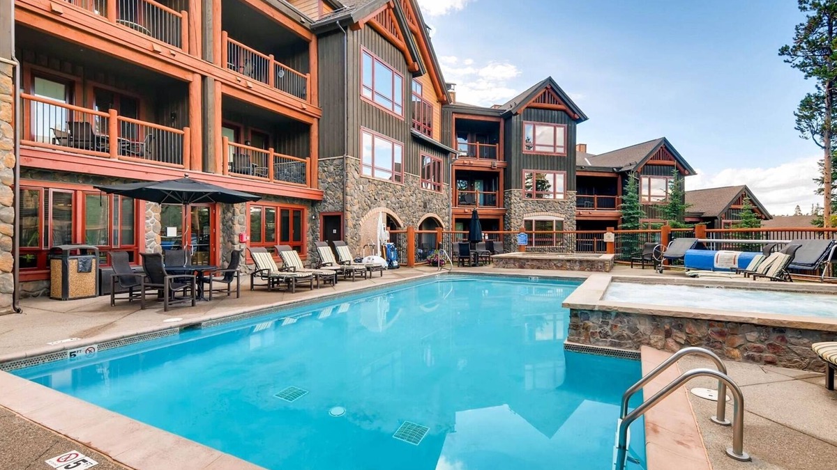 Four O'Clock Condo | Wonderful 2BR BlueSky ski-in luxury condo w/hot tub, pool, spa, arcade & bar!