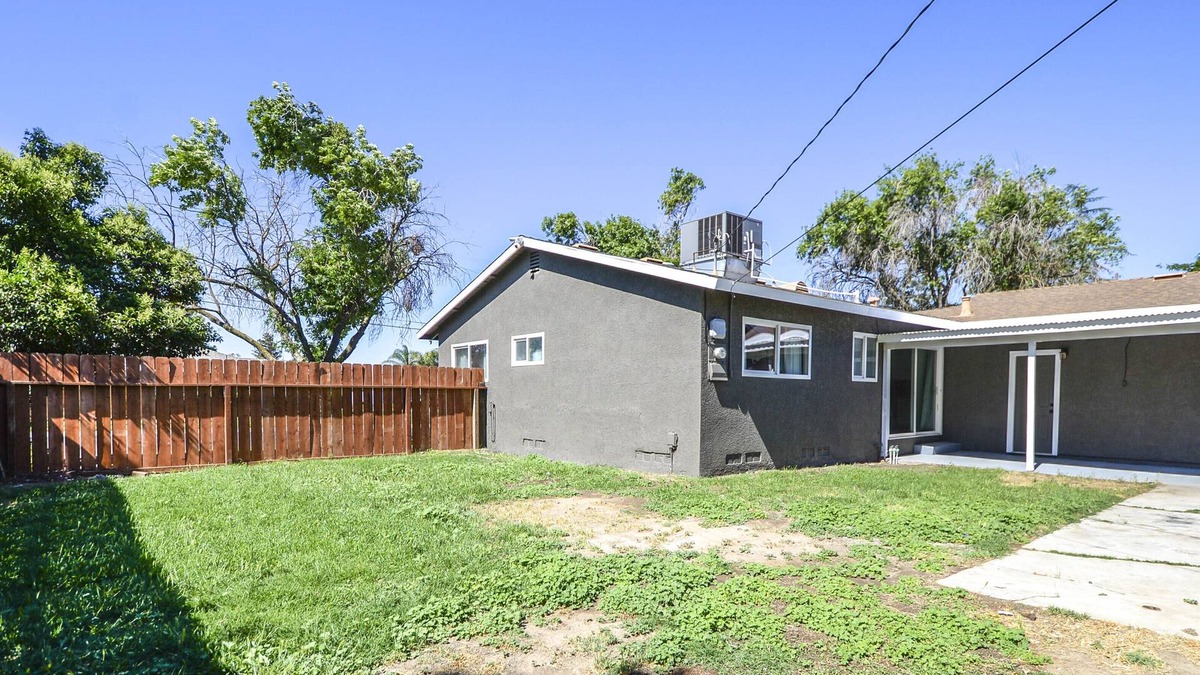 Los Banos House | Wonderful 3 Bedroom 2 bath with lots of parking