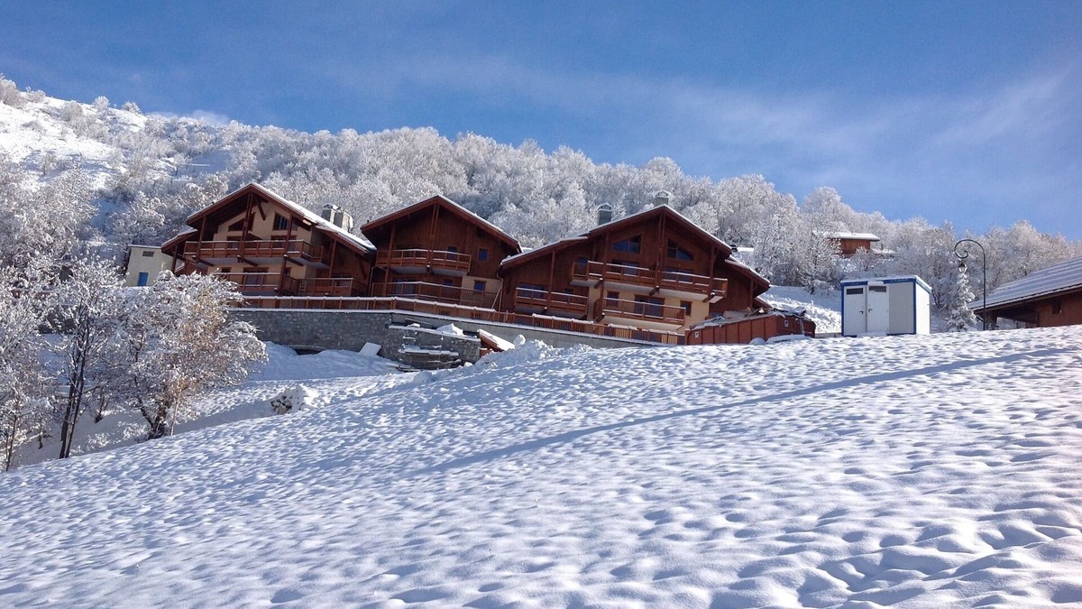 Saint-Martin-de-Belleville Apartment | Wonderful apartment next to the slopes, ski in/ski out; sleeps 6-8 people