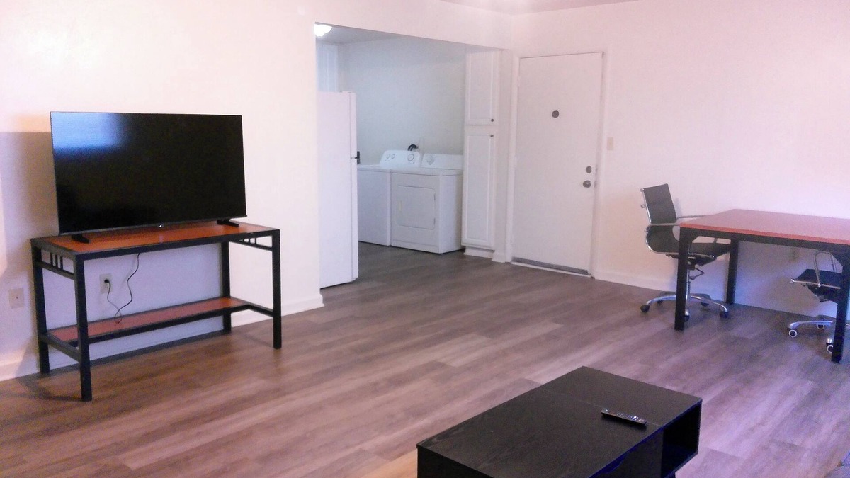 Kabrich Crescent Apartment | Wonderful Apartment in Hokie Nation!