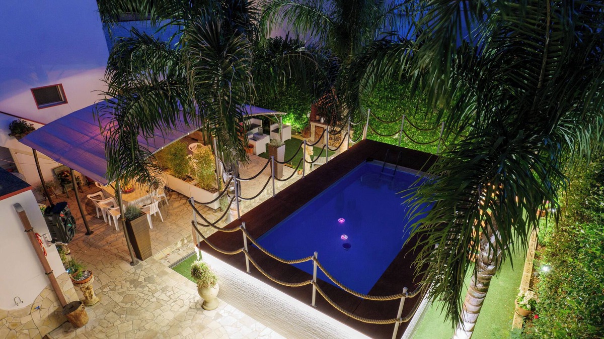 Giuggianello Apartment | Wonderful Aurora holiday home