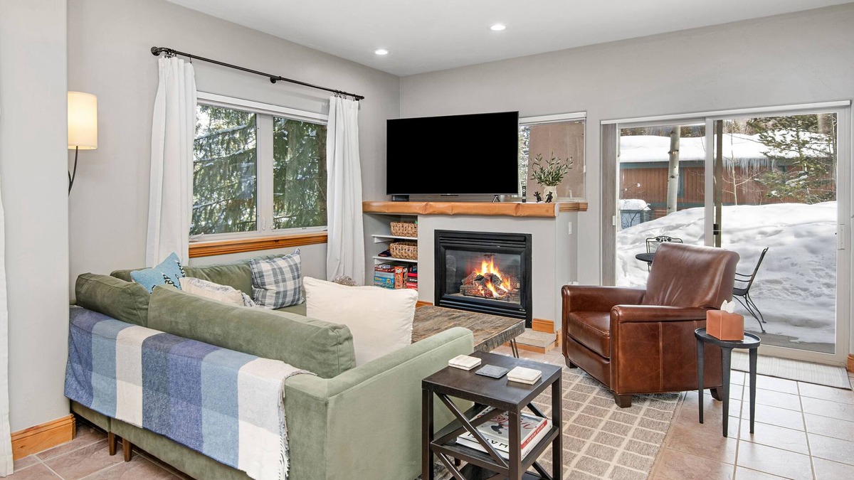 Vail Condo | Wonderful East Vail Condo w/Stunning Views, Free Shuttle Access, Hot Tub