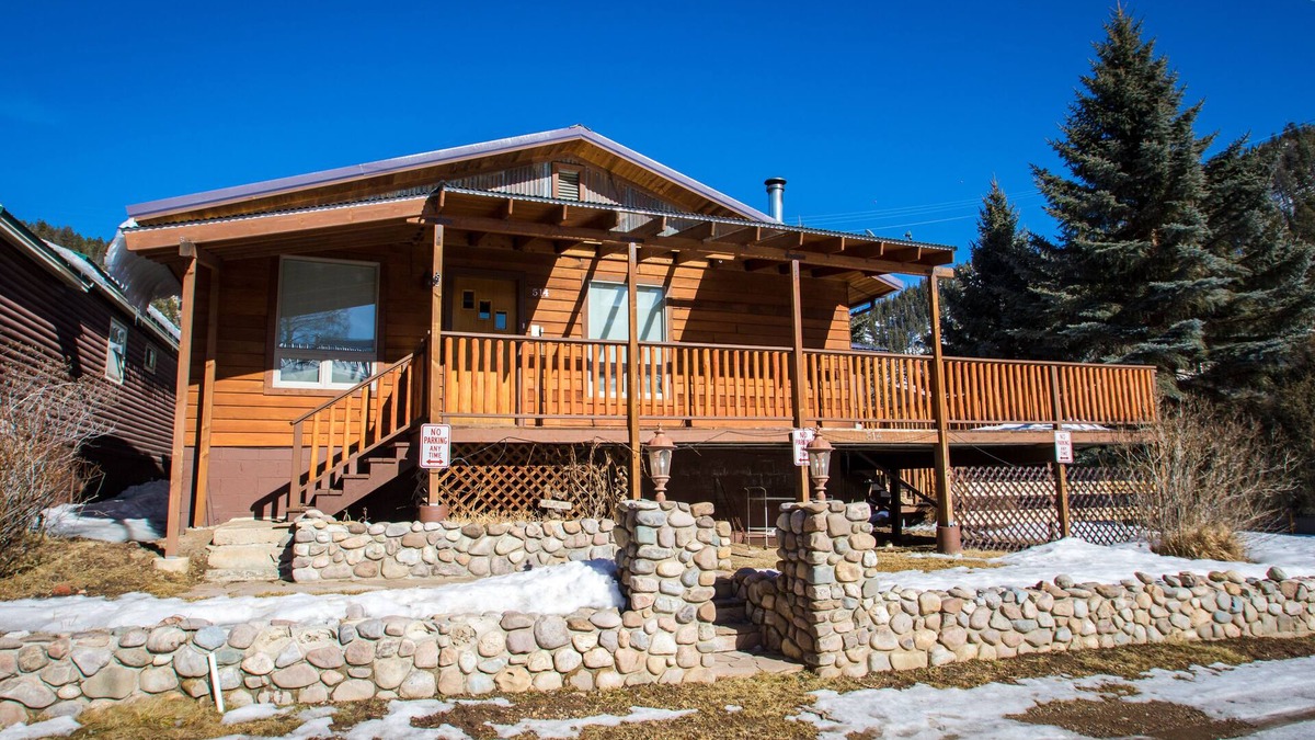 Red River Cabin | Wonderful, family friendly 5 Bedroom Cabin in Downtown Red River!
